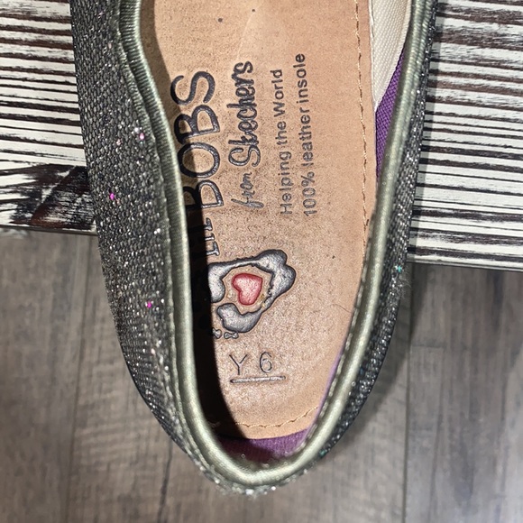 Youth bobs size 6. Sparkly silver color. - Picture 5 of 7